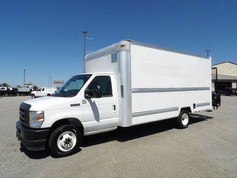 Used 2021 Ford E-350 and Econoline 350 Super Duty image 3