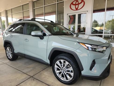 Used 2023 Toyota RAV4 XLE Premium AWD/4WD image 4