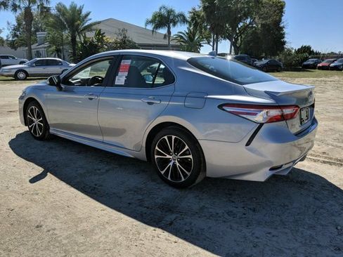 Used 2020 Toyota Camry SE FWD image 6
