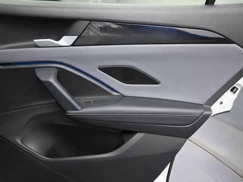 Certified 2025 Volkswagen Tiguan SE image 29