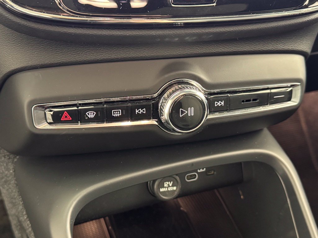 Certified 2023 Volvo C40 Recharge Core AWD/4WD image 21