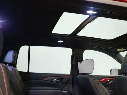 Used 2024 Chevrolet Traverse RS image 28