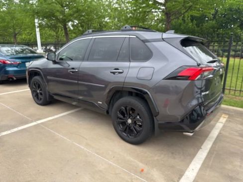 Used 2025 Toyota RAV4 SE image 4