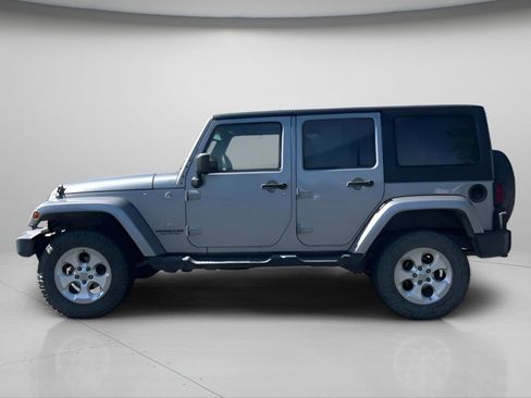 Used 2013 Jeep Wrangler Unlimited Sahara AWD/4WD image 8