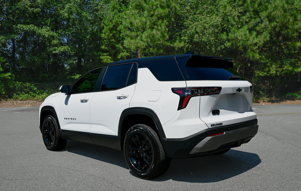 New 2026 Chevrolet Equinox LT AWD/4WD image 10
