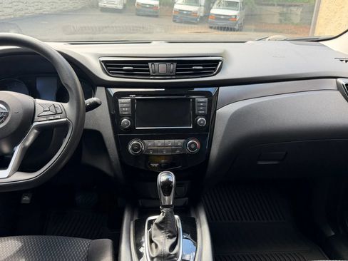 Used 2020 Nissan Rogue Sport S w/ Appearance Package FWD image 18