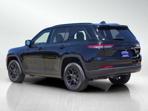 Used 2025 Jeep Grand Cherokee Altitude AWD/4WD image 6