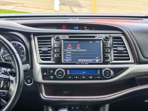 Used 2019 Toyota Highlander XLE image 16