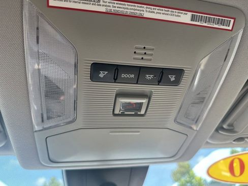 Used 2020 Toyota RAV4 XLE FWD image 22