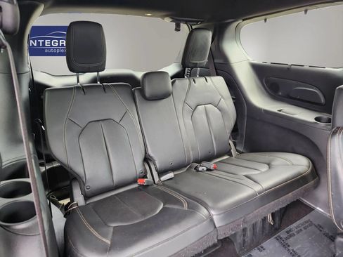 Used 2019 Chrysler Pacifica Touring-L Plus w/ S Appearance Package FWD image 28