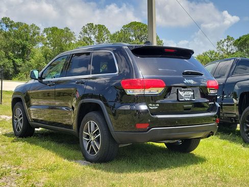 Used 2018 Jeep Grand Cherokee Laredo AWD/4WD image 3