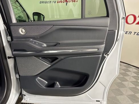 New 2025 Lincoln Navigator L Reserve w/ Jet Appearance Package image 26