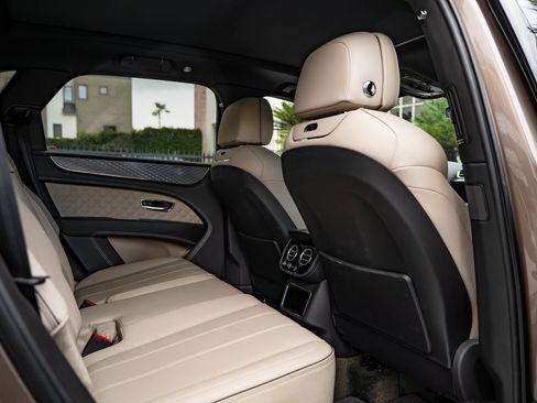 Used 2022 Bentley Bentayga image 31