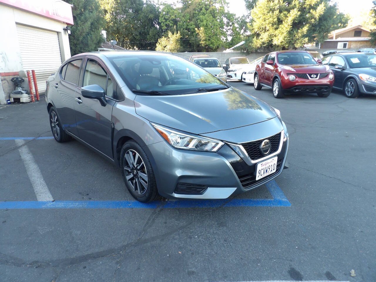 Used 2020 Nissan Versa SV FWD image 2