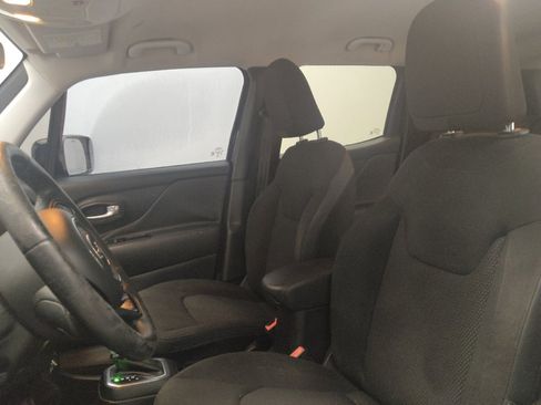 Used 2020 Jeep Renegade Altitude FWD image 17