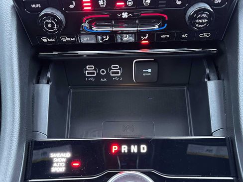 Used 2025 Jeep Grand Cherokee Limited w/ Luxury Tech Group II image 29