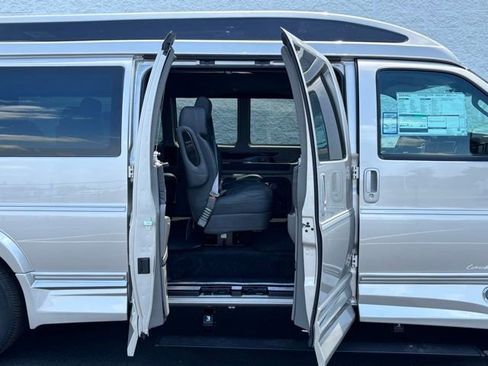 New 2026 GMC Savana 2500 Extended w/ Driver Convenience Package RWD image 7