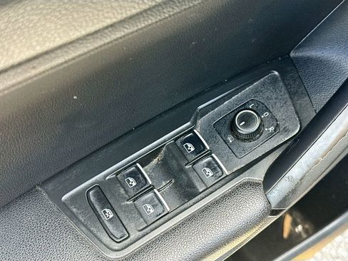 Used 2019 Volkswagen Tiguan SE AWD/4WD image 19