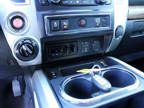 Used 2016 Nissan Titan SL image 34