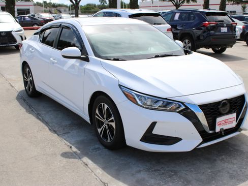 Used 2022 Nissan Sentra SV FWD image 2