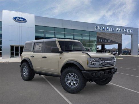New 2025 Ford Bronco Badlands image 5