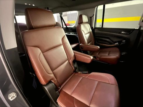 Used 2020 Chevrolet Suburban Premier w/ Premier Plus Edition AWD/4WD image 20