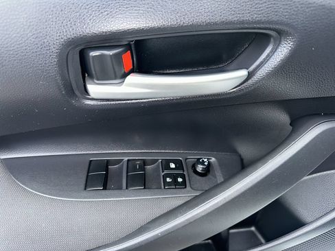Used 2020 Toyota Corolla LE FWD image 15