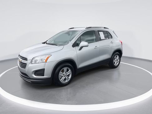 Used 2016 Chevrolet Trax LT w/ LT Convenience Package image 4
