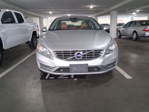 Used 2018 Volvo S60 T5 Inscription image 4