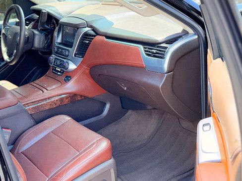Used 2015 Chevrolet Suburban LTZ RWD image 8