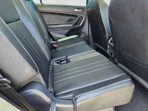 Used 2023 Volkswagen Tiguan SE w/ Panoramic Sunroof Package FWD image 19