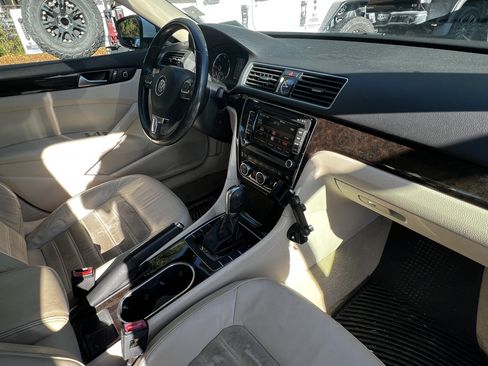 Used 2014 Volkswagen Passat TDI SEL Premium image 47