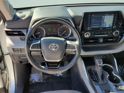 Used 2022 Toyota Highlander Limited image 15