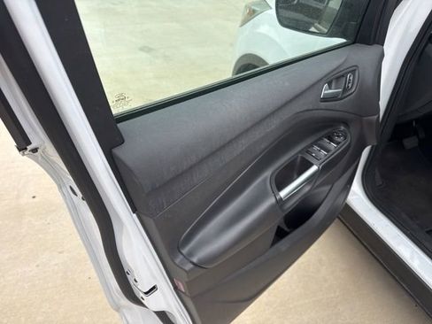 Used 2019 Ford Escape SE image 19