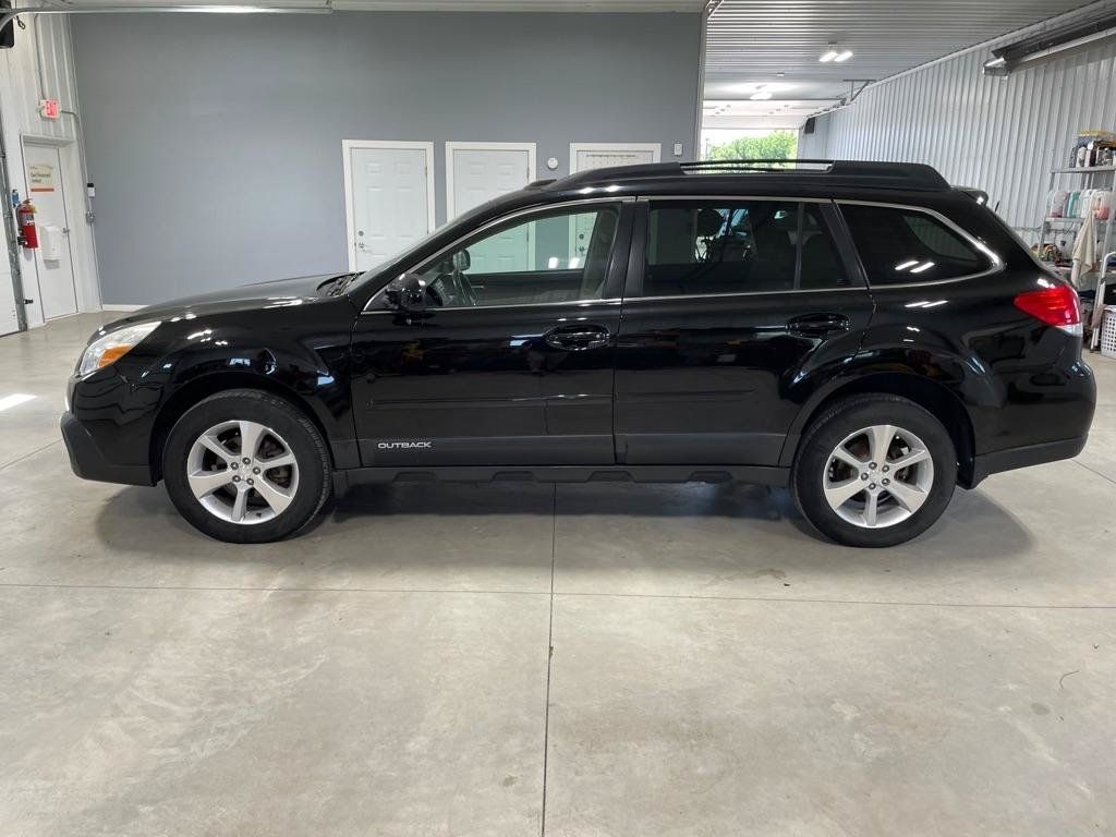 Used 2013 Subaru Outback 2.5i Limited w/ Moonroof Pkg AWD/4WD image 4