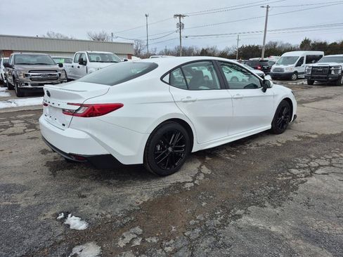 Used 2025 Toyota Camry SE w/ Multimedia Upgrade Package image 5