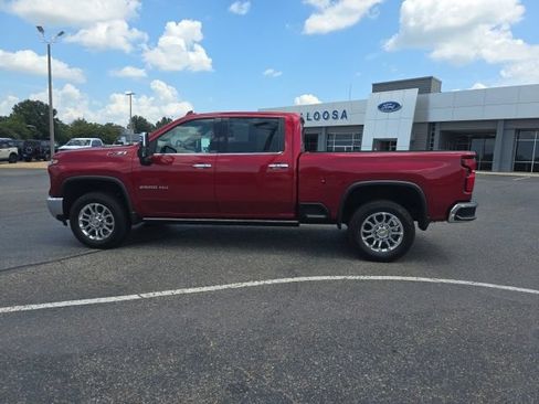 Used 2025 Chevrolet Silverado 2500 LTZ w/ LTZ Premium Package AWD/4WD image 6