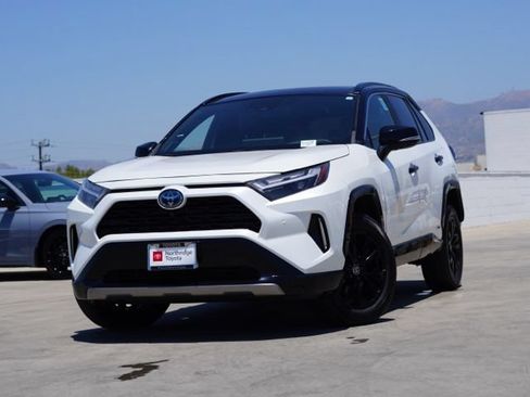 Used 2023 Toyota RAV4 XSE AWD/4WD image 2