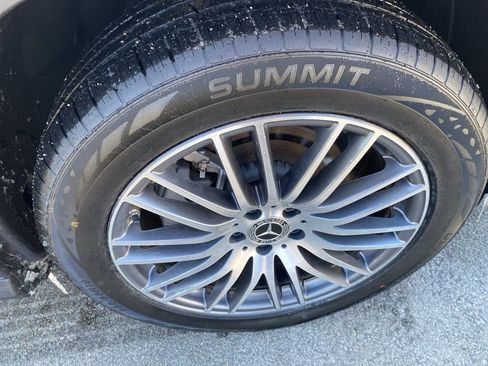 Used 2024 Mercedes-Benz GLC 300 4MATIC image 8