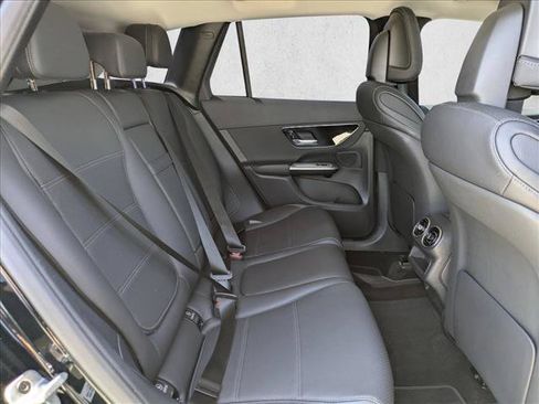 Used 2025 Mercedes-Benz GLC 350e 4MATIC image 19