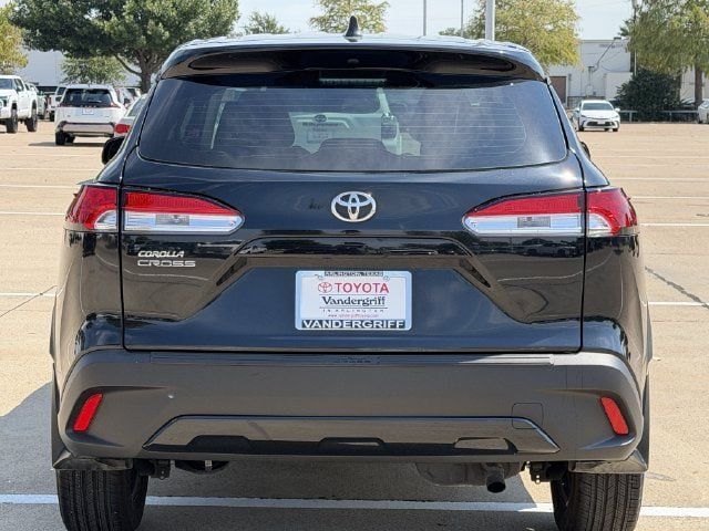 Certified 2025 Toyota Corolla Cross L FWD image 5