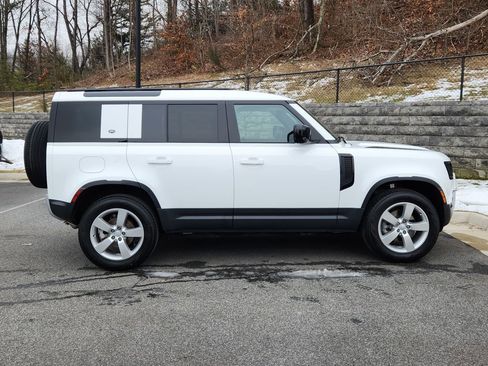 Used 2024 Land Rover Defender 110 S image 11