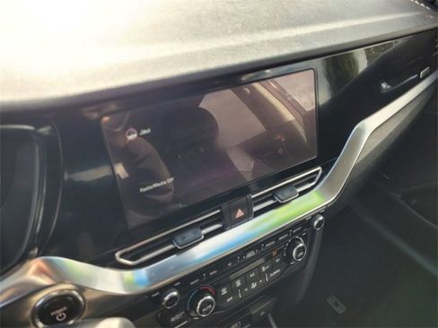 Used 2022 Kia Niro EX Premium image 14