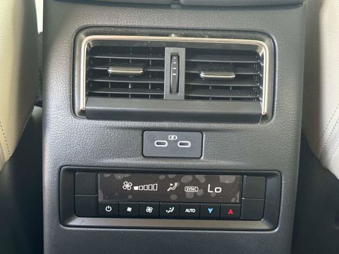 Certified 2025 MAZDA CX-90 3.3 Turbo w/ Preferred Package image 17