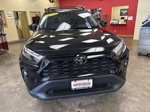 Used 2023 Toyota RAV4 XLE Premium image 2