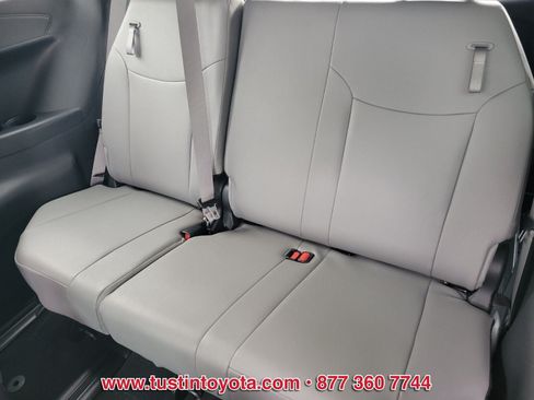 Used 2025 Toyota Sienna XLE w/ XLE Plus Package AWD/4WD image 12