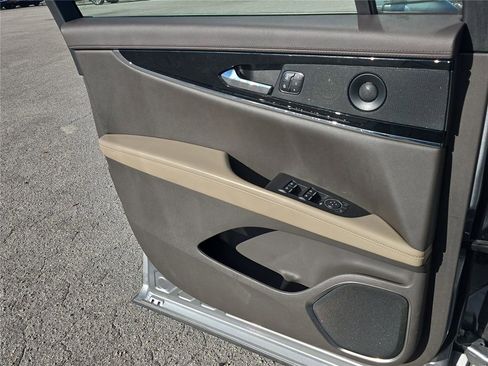 Used 2023 Lincoln Nautilus Reserve w/ Equipment Group 201A image 17