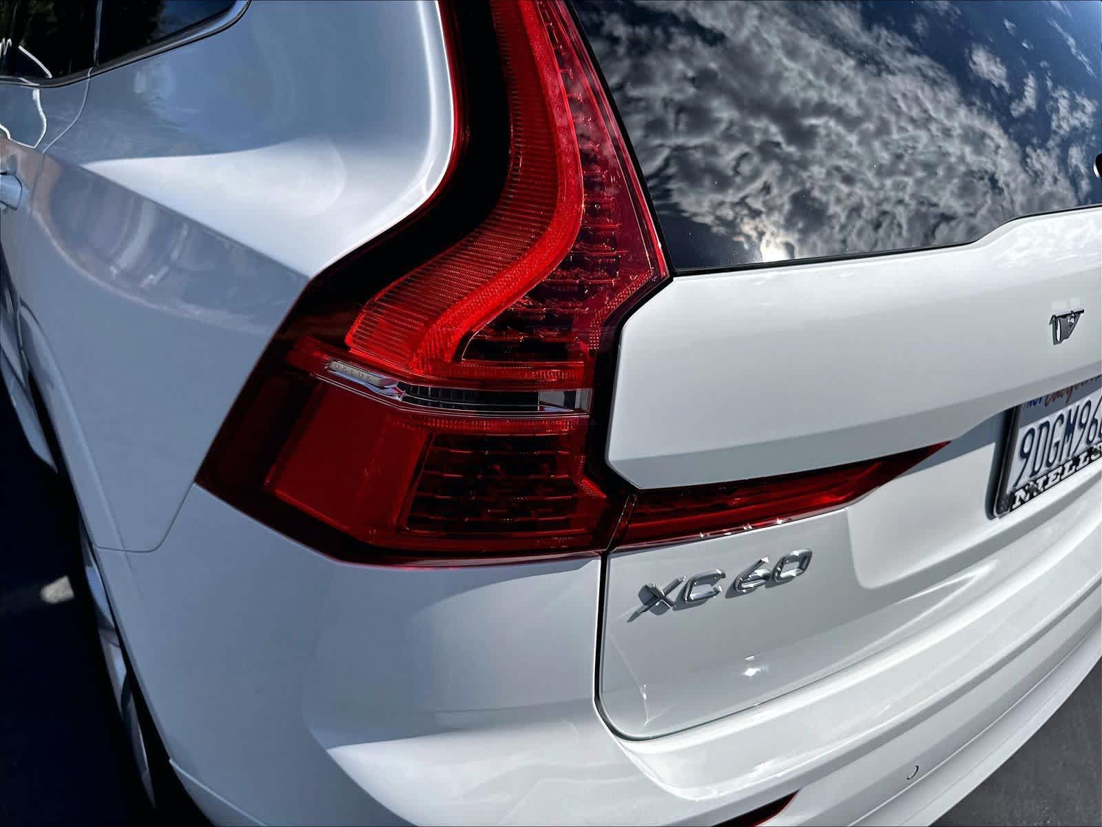 Used 2022 Volvo XC60 B5 Momentum AWD/4WD image 32