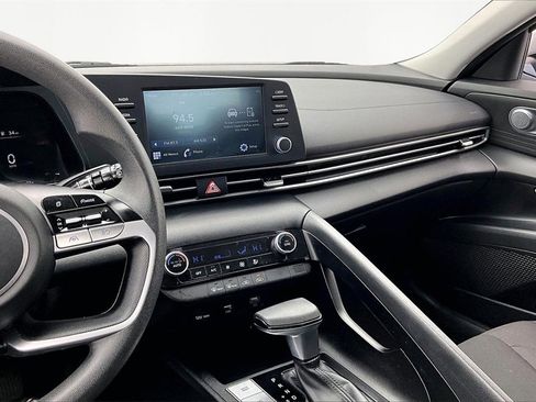 Used 2023 Hyundai Elantra SEL image 6