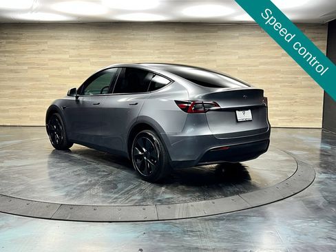 Used 2025 Tesla Model Y Long Range AWD/4WD image 12